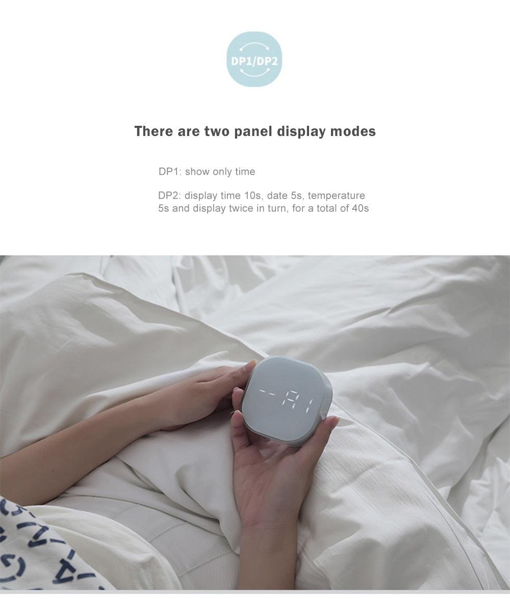 Electronic Square Silent Bedside Alarm Clock Intelligent Temperature Sensing Magnetic Attraction Desk Clock Mini Battery Operated Alarm Clock Home Decor