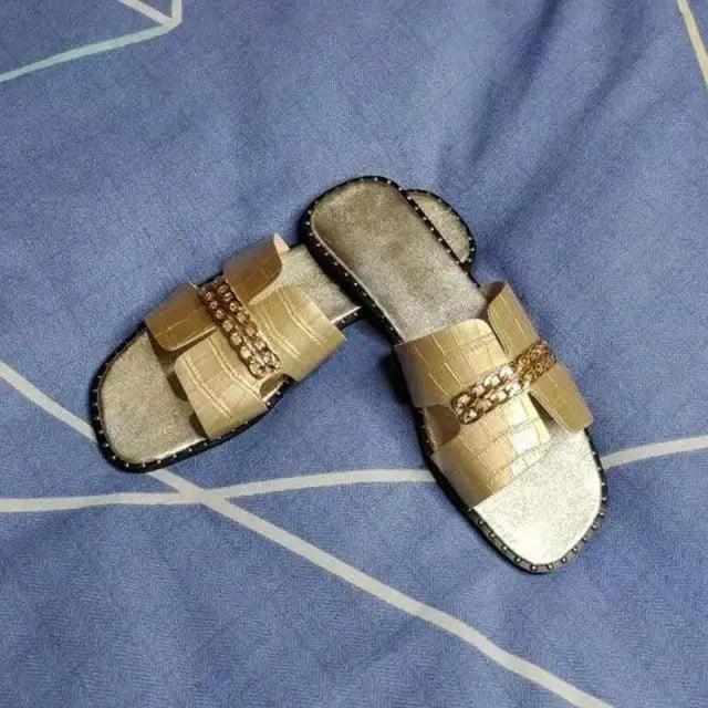 Elegant Black Women Chain Flip Flops Luxury Design Sandal Women Outdoor Slippers Casual Style Sandals