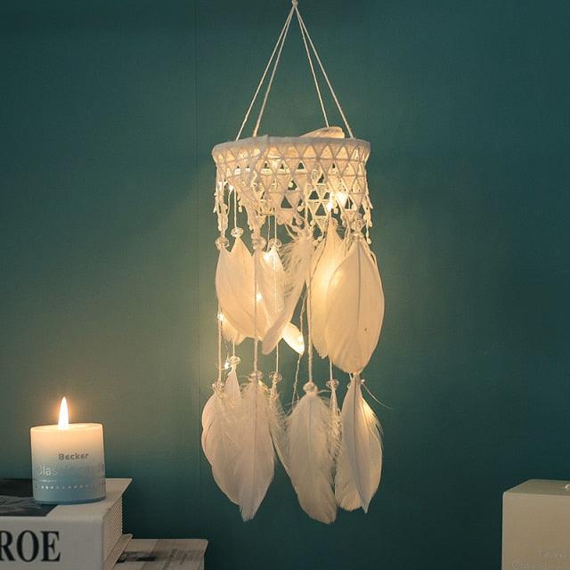 Handmade White Feather Dream Catcher Wind Chimes Hanging Ornaments Ceiling Decor Room Dream Net Hanging Craft Gift Car Ornament Ribbons Feathers Wrapped Lights For Bedroom Decor Wedding Decorations