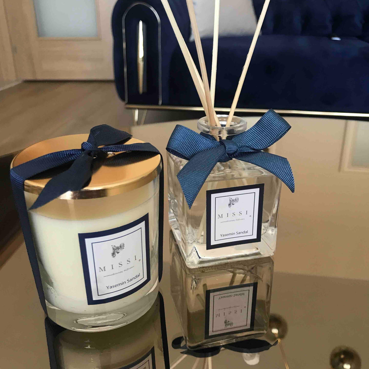 Jasmine Sandal Scented Glass Candle With Golden Metal Cover Long-Burning Fragrant Candles in Glass Container With Metal Lid Hand-Poured Natural Soy Blend No Additives No Dye