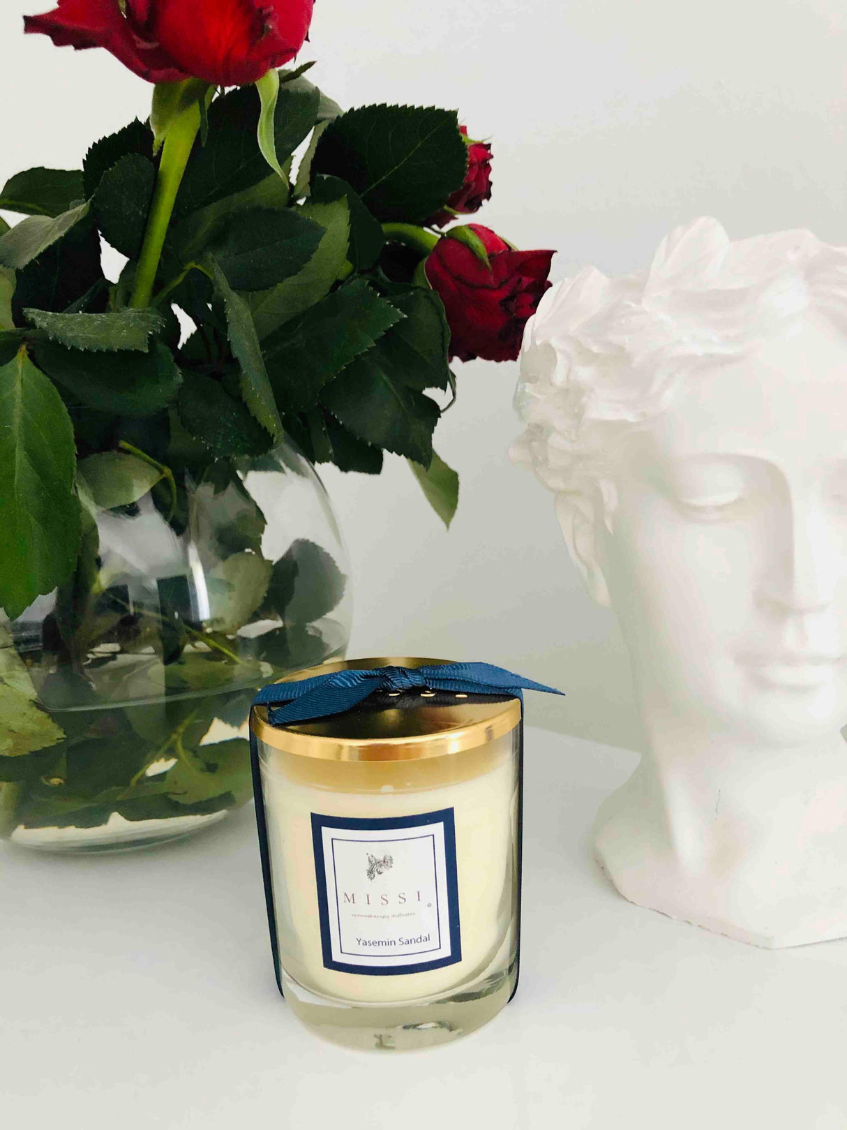 Jasmine Sandal Scented Glass Candle With Golden Metal Cover Long-Burning Fragrant Candles in Glass Container With Metal Lid Hand-Poured Natural Soy Blend No Additives No Dye