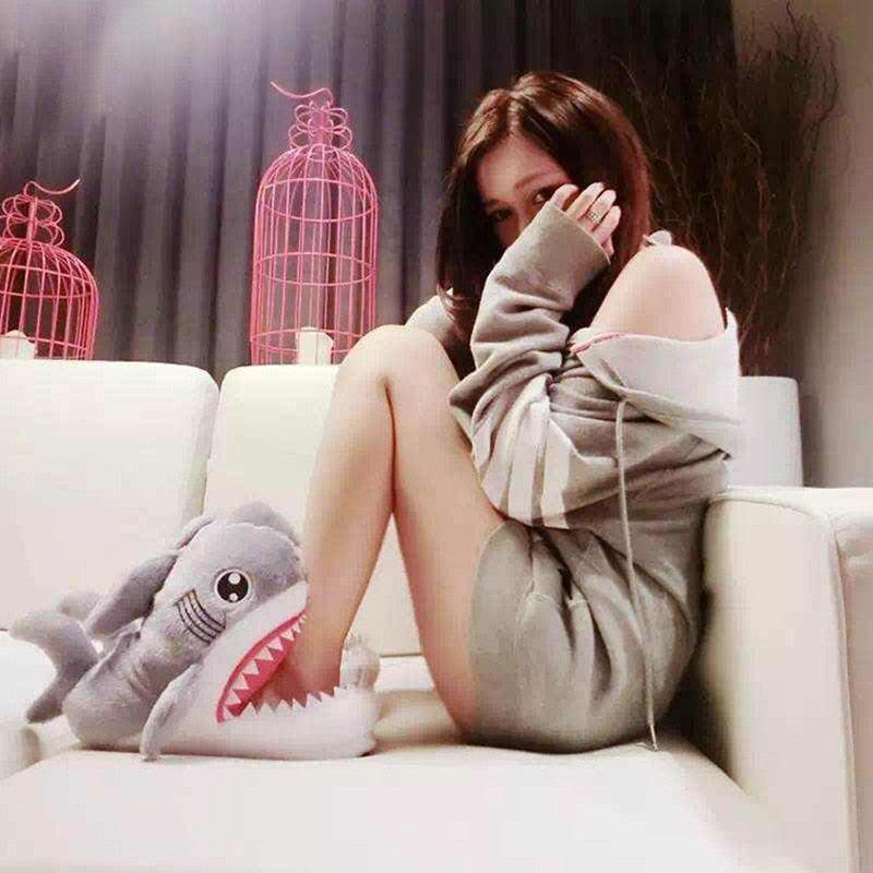 Shark Funny Shoes Girls Indoor Slippers Home Shoes Fashion Plush Warm Slippers Women Winter Cute Shark Cozy Women Slippers With Funny Face Memory Foam Non-Slip Rubber Sole Soft Slip On Home Shoes