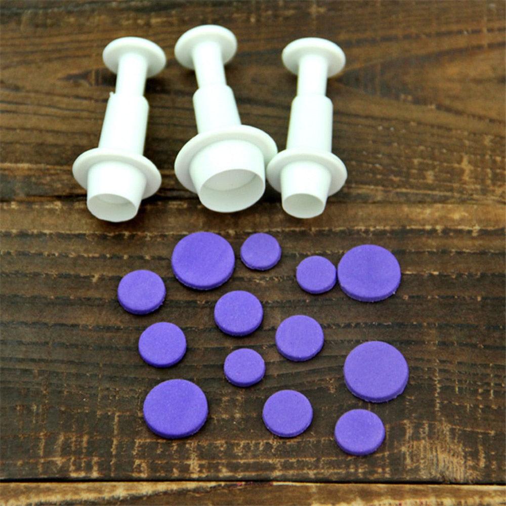 Fondant Cake Cookie Cutter Embossed Ejector Stamp Plunger Mold Kitchen Baking Cake Decorating Tools Heart Shaped Cookie Mold Hand Press Cookie Dessert Cutter Pastry Decoration Tool Mooncake Maker