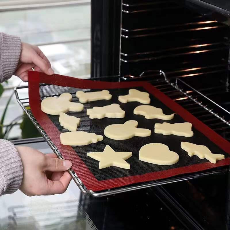 Silicone Grill Mat 30X40cm Baking Mat Breathable BBQ Cookie Bread Mat Oven Microwave High Temperature Baking Kitchen Tools Silicone Baking Mat Sheet Non-Slip Washable Reusable Baking Mat Washable Reusable Non-Stick Mat Liner For BBQ Black Mat For BBQ