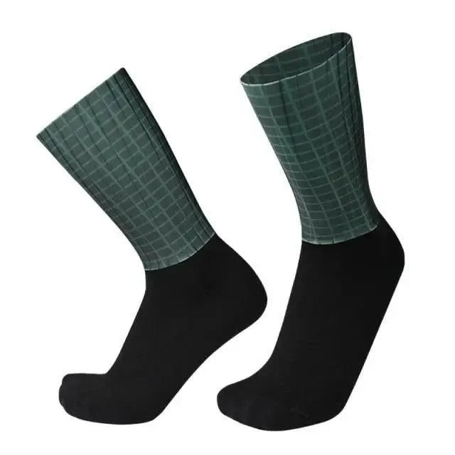 Simple Modern Design Anti Slip Silicone Cycling Socks For Men Unique Bicycle Running Socks Lightweight Breathable Sports Socks