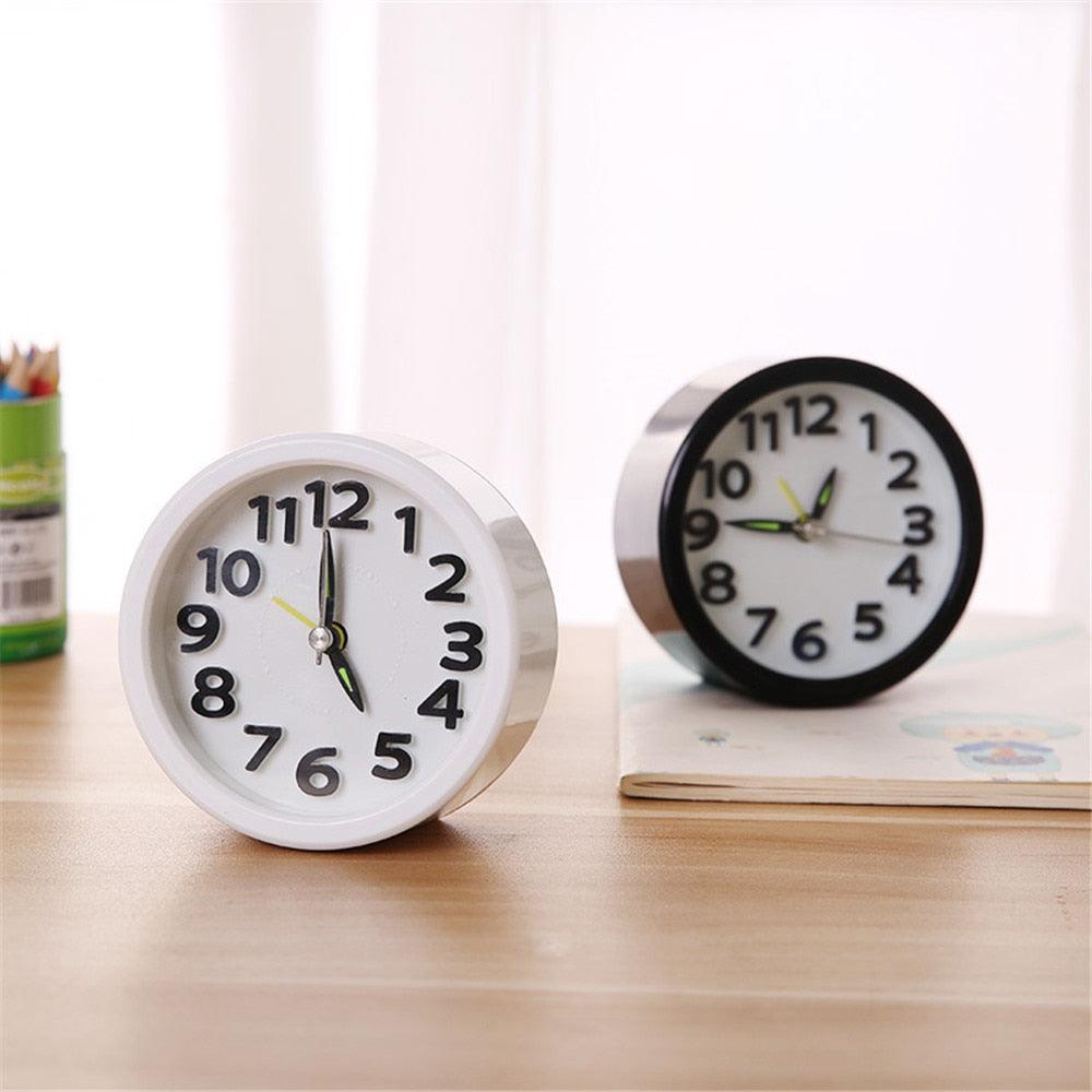 Square Round Small Alarm Clock Snooze Silent Sweeping Wake Up Table Clock Travel Alarm Clock Analog Small Simple Battery Operated Clock Non Ticking Alarm Clock Snooze Light Functions Bedside Table Clock Battery Powered Compact Portable Travel Alarm Clock