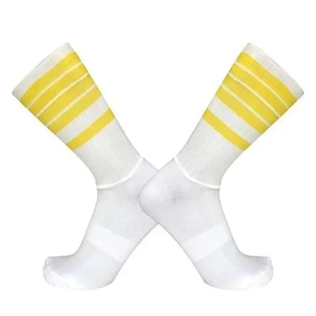 Stylish Summer Breathable Cycling Socks For Men Anti Slip Seamless Sports Cycling Socks For Men Modern Design Running Sports Socks