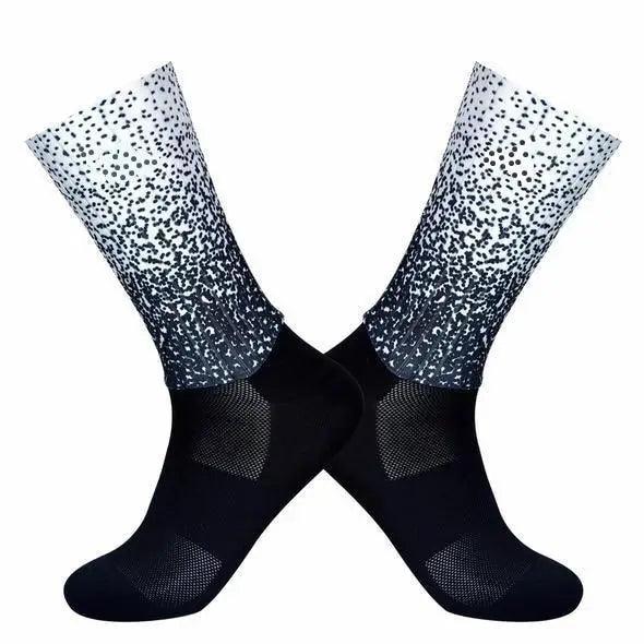 Stylish Summer Breathable Cycling Socks For Men Anti Slip Seamless Sports Cycling Socks For Men Modern Design Running Sports Socks