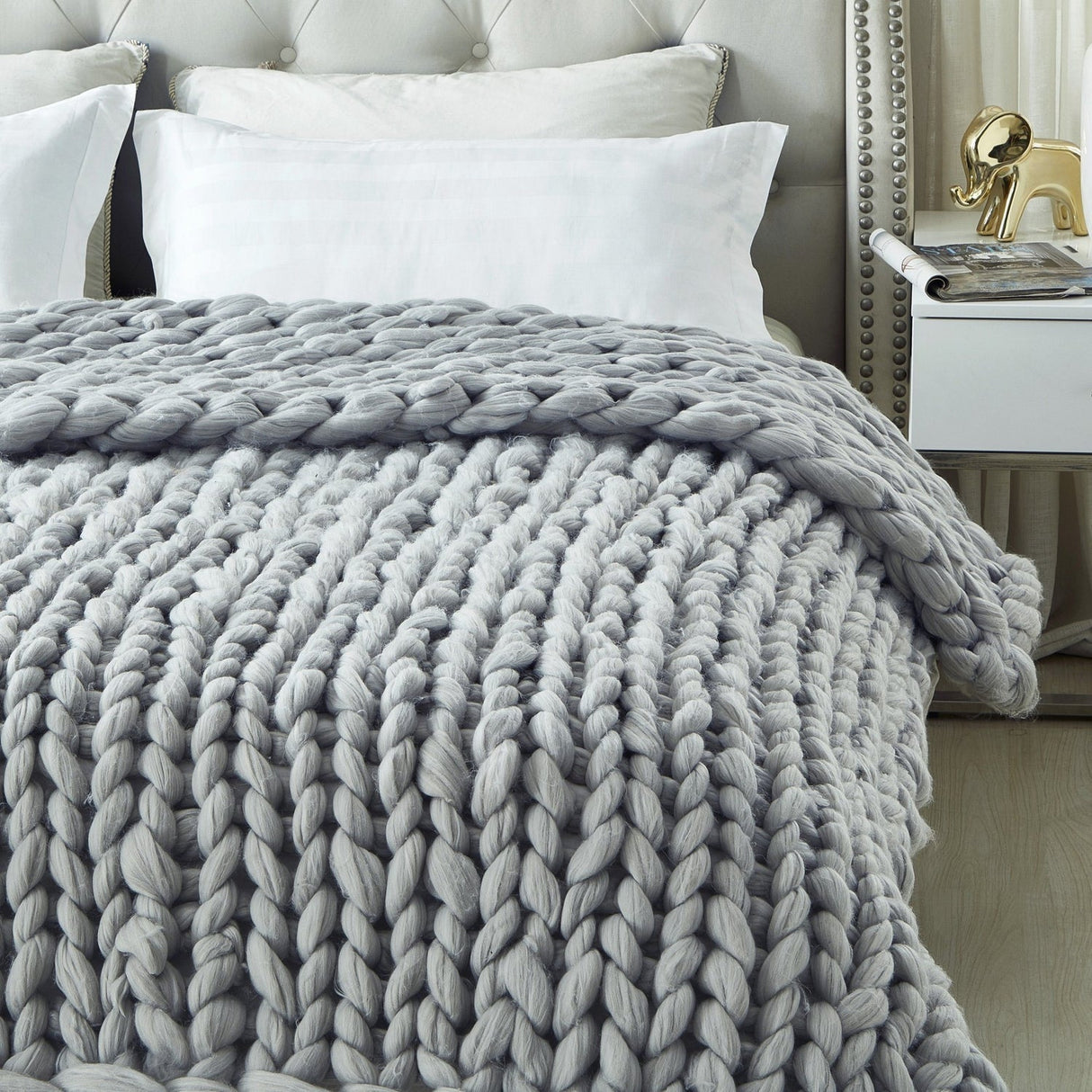 Yanis Chunky Knit Throw