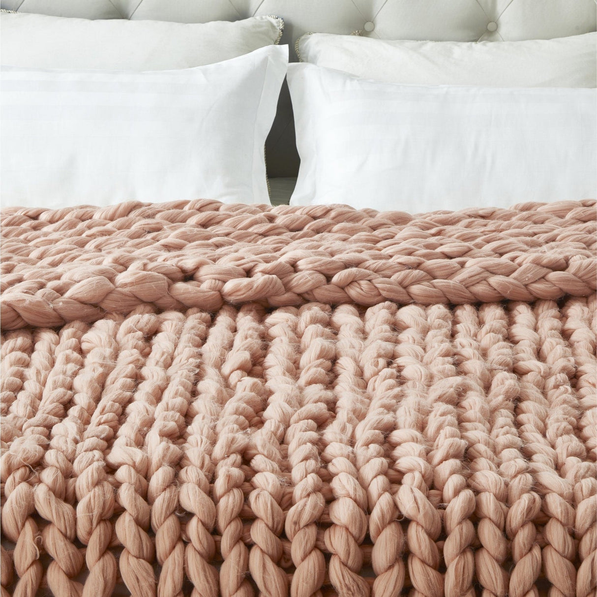 Yanis Chunky Knit Throw