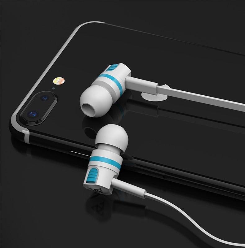 Wired in-Ear Headphones With Tangle-Free Cord Noise Isolating Bass Driven Sound Metal Earphones Carry Case Ear Bud Tips In-ear Earphone Super Bass Sound Sport Headset With Mic for Phones Ear Phone For Women 3.5mm