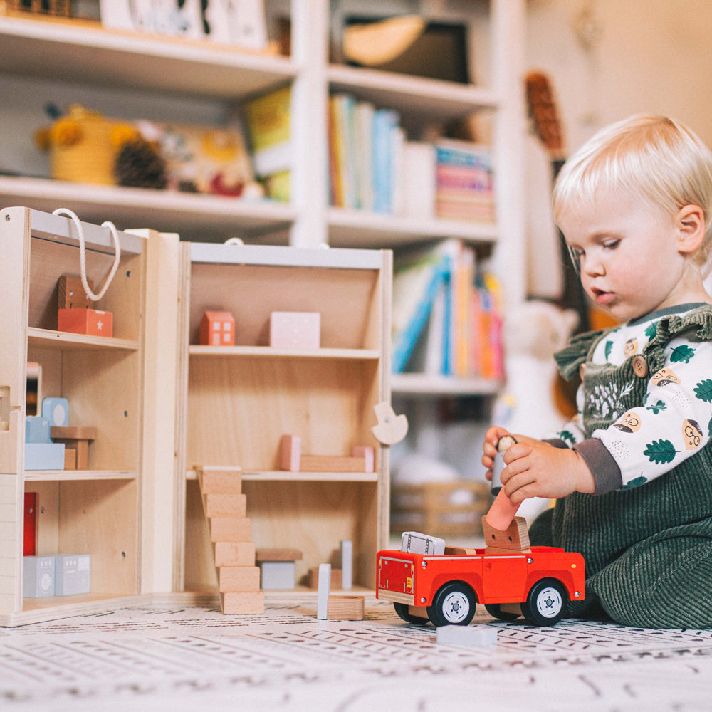 Folding Dolls House Set by Bigjigs Toys US