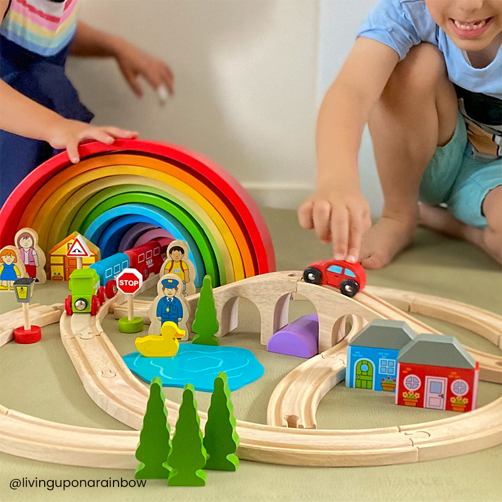 Figure of Eight Train Set by Bigjigs Toys US