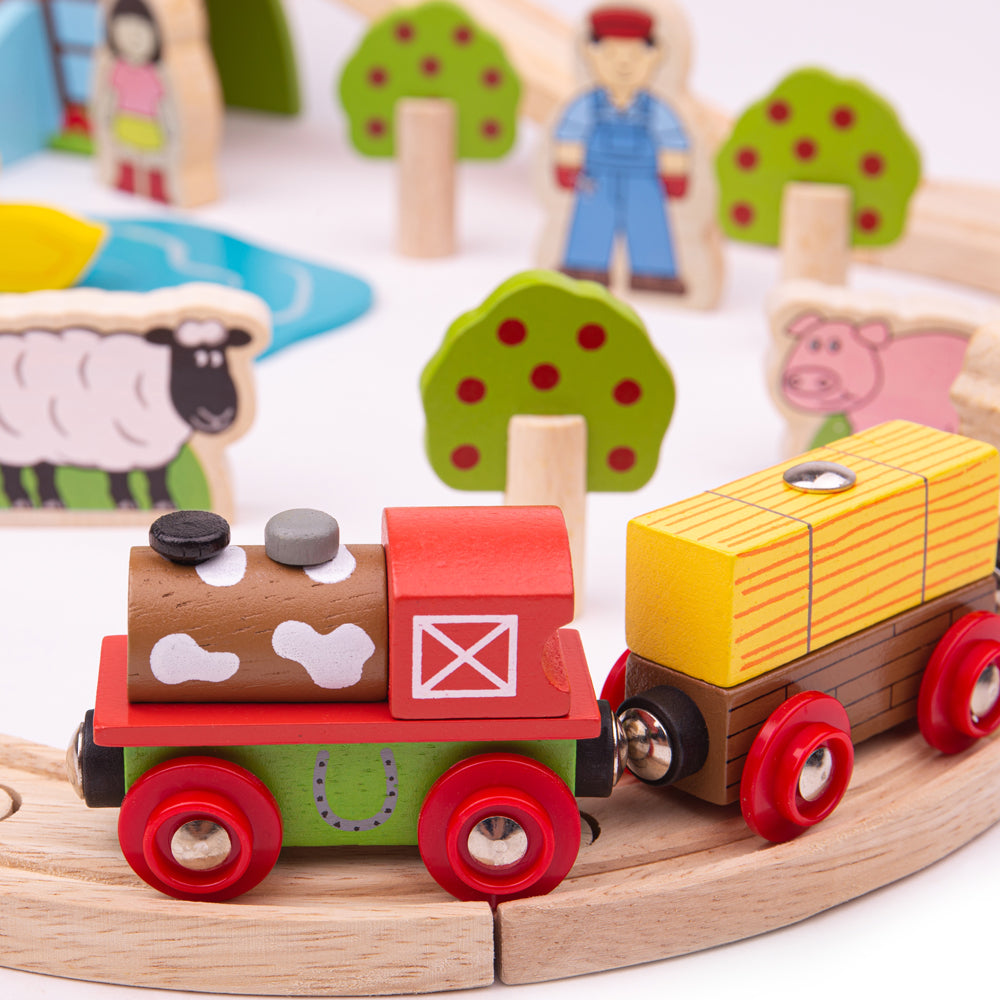 Farm Train Set by Bigjigs Toys US