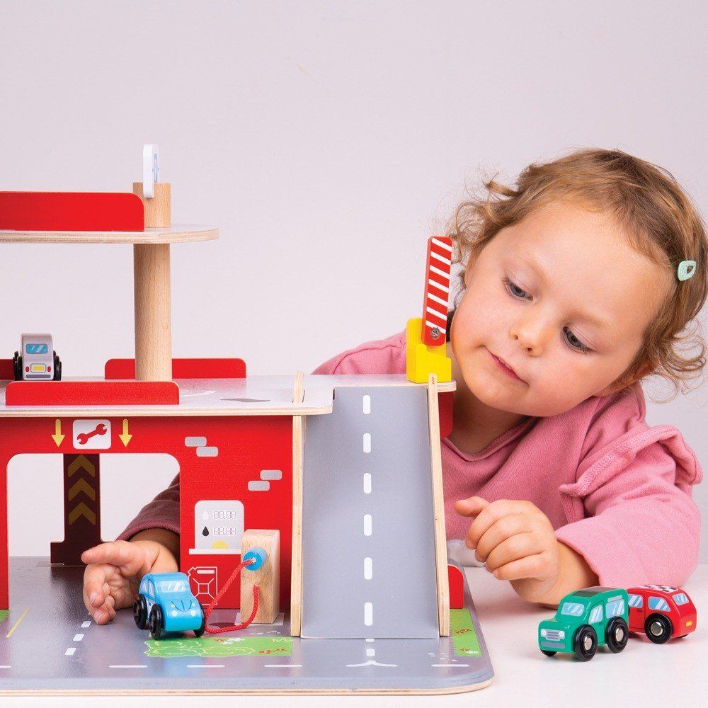 Park & Play Garage by Bigjigs Toys US