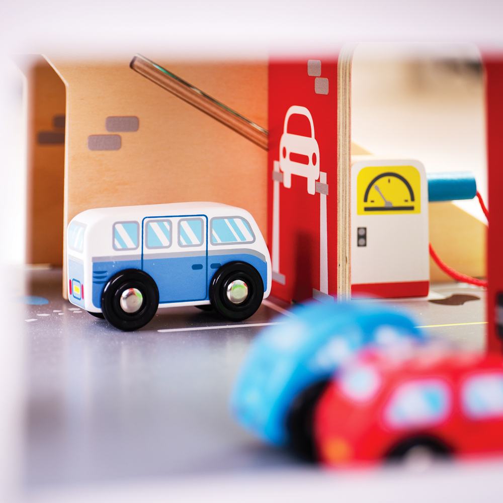 Park & Play Garage by Bigjigs Toys US