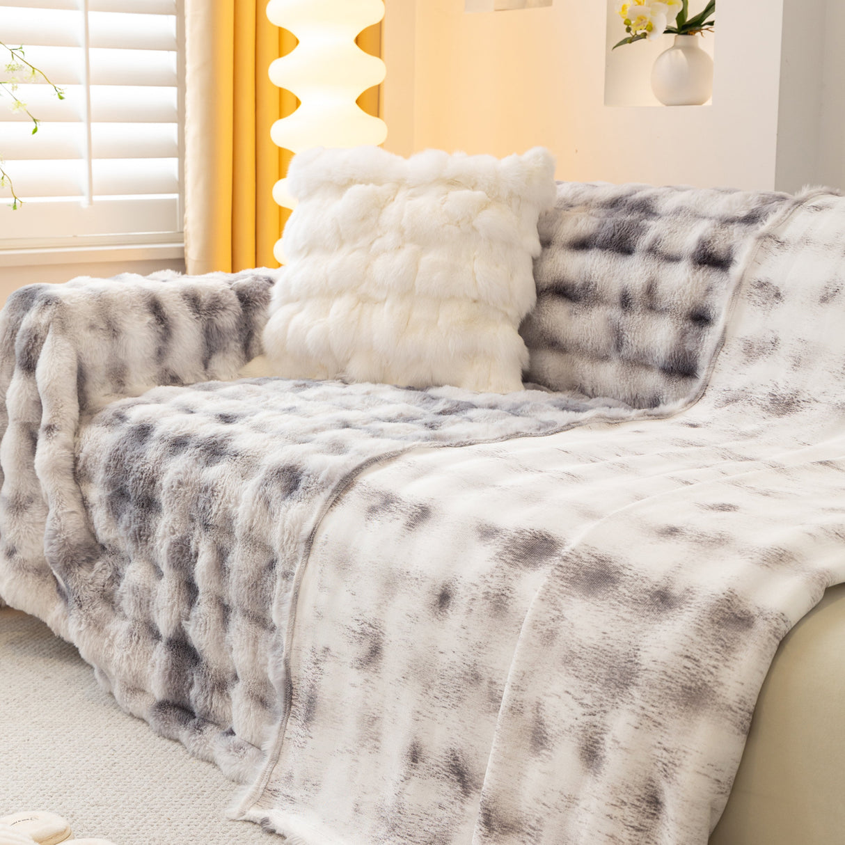 Thick Faux Fur Couch Cover Fluffy Fuzzy Warm Washable Furniture Protector for Kids Pets