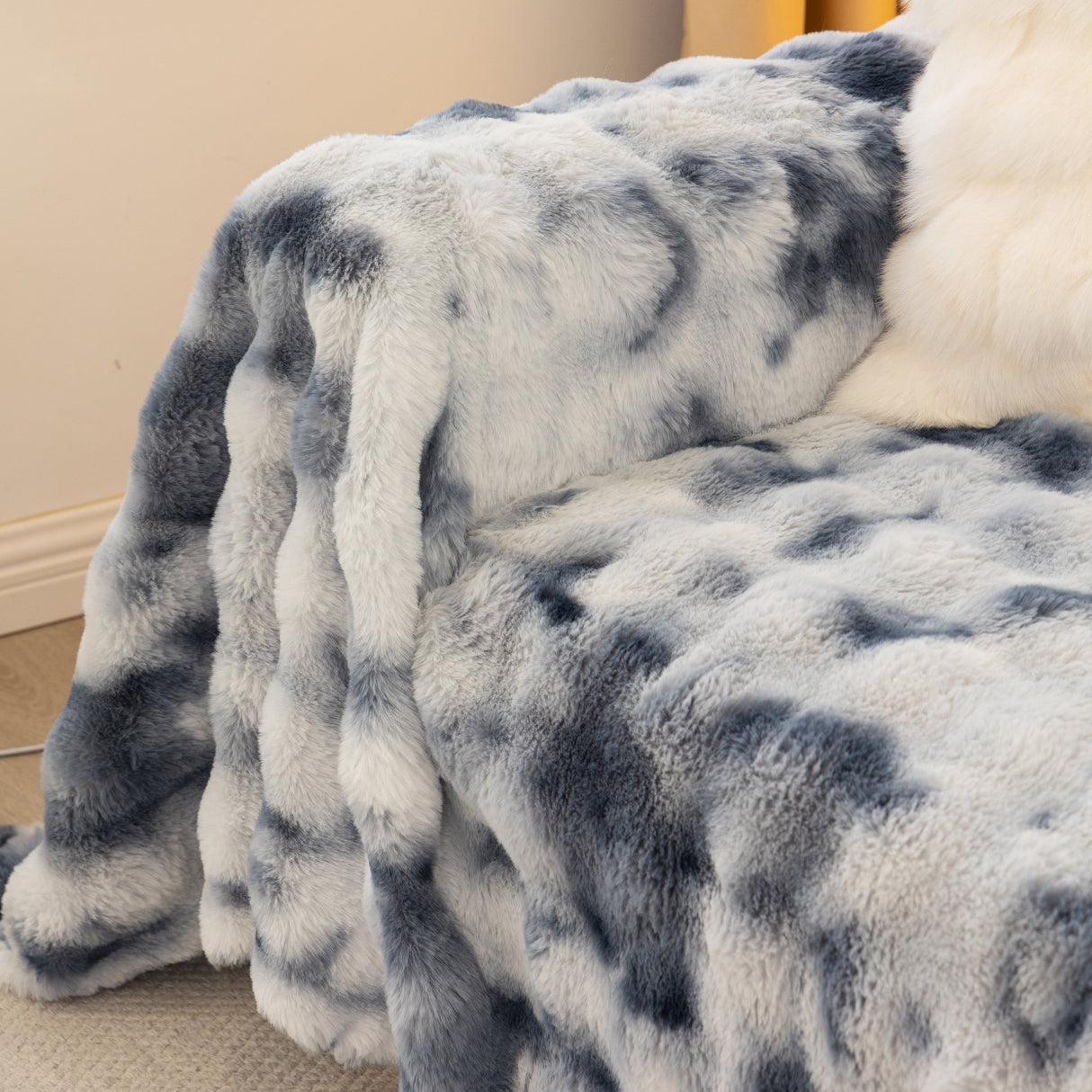 Thick Faux Fur Couch Cover Fluffy Fuzzy Warm Washable Furniture Protector for Kids Pets