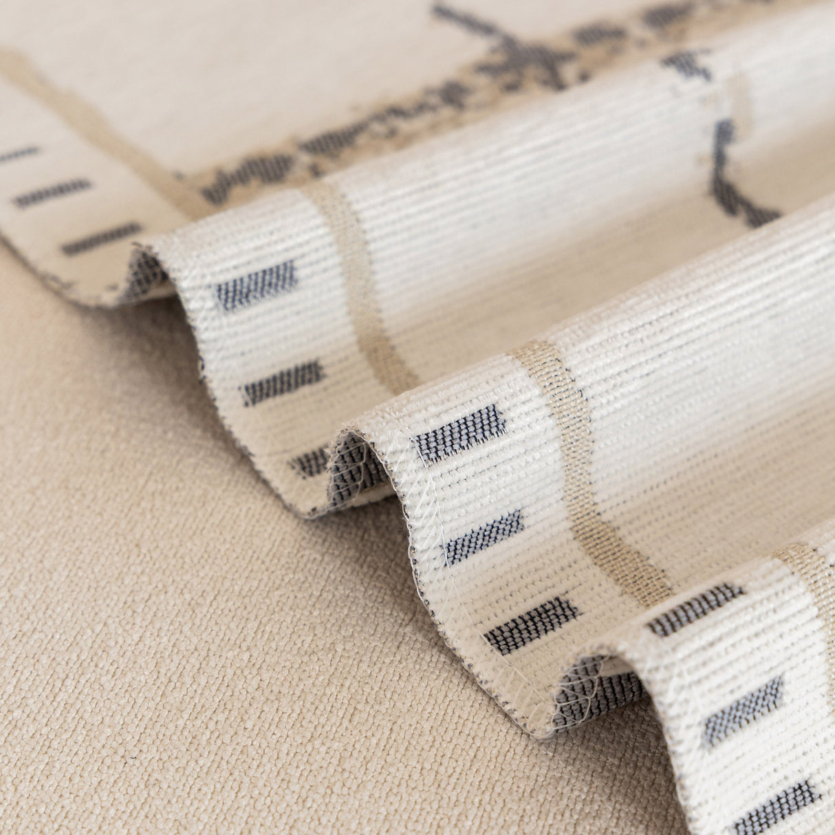 Grid Sofa Cover with Ruffle Skirt – Soft, Decorative, Full-Cover Couch Protector