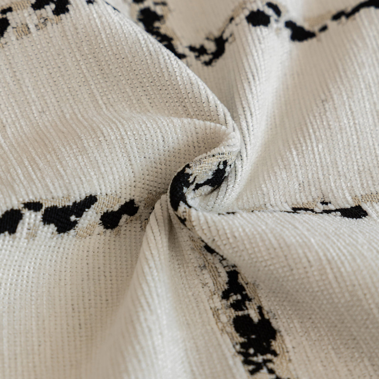 Grid Sofa Cover with Ruffle Skirt – Soft, Decorative, Full-Cover Couch Protector