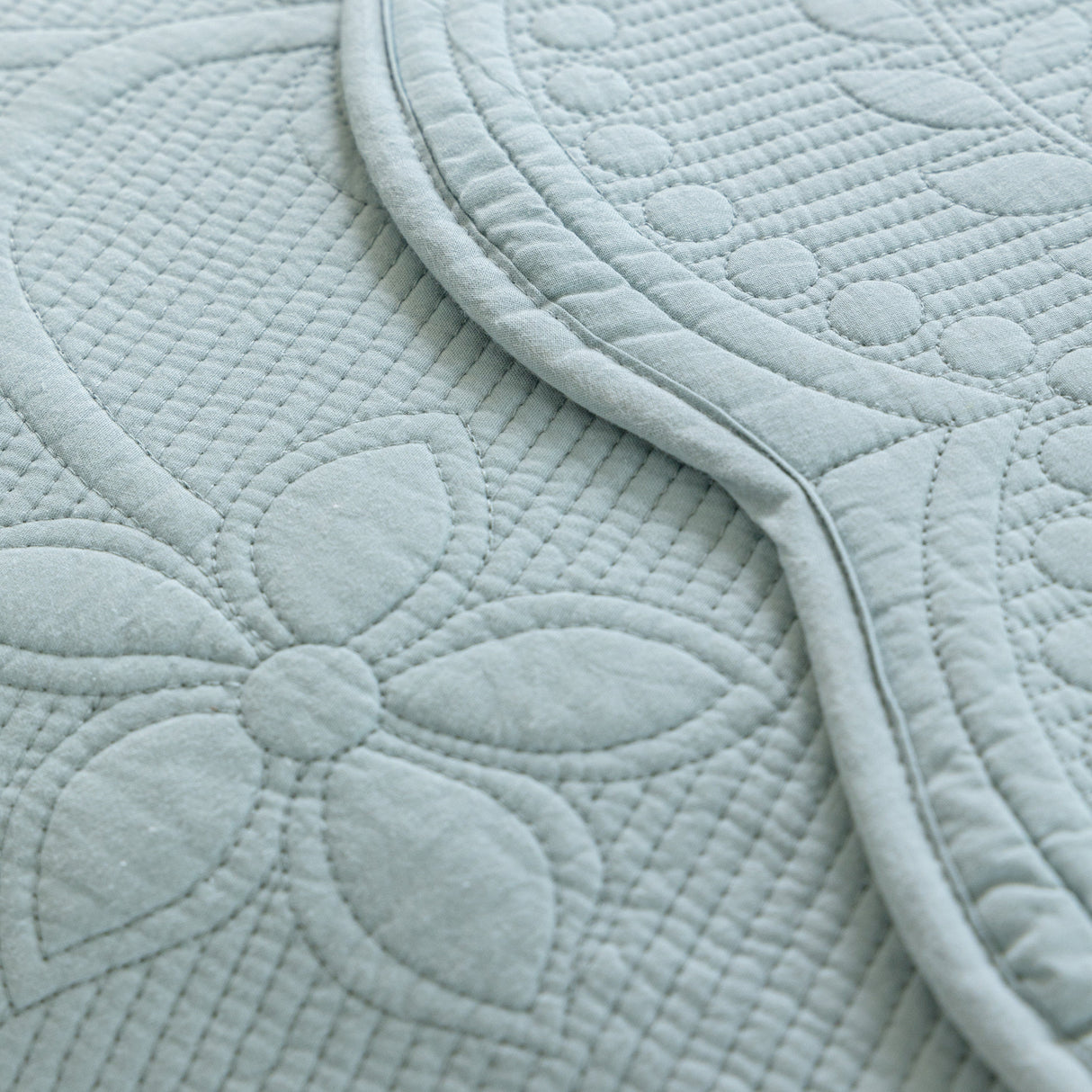 Floral Cotton Quilted Sofa Cover, Non-Slip Couch Protector with Scalloped Edges