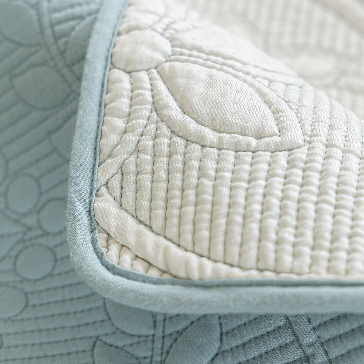 Floral Cotton Quilted Sofa Cover, Non-Slip Couch Protector with Scalloped Edges