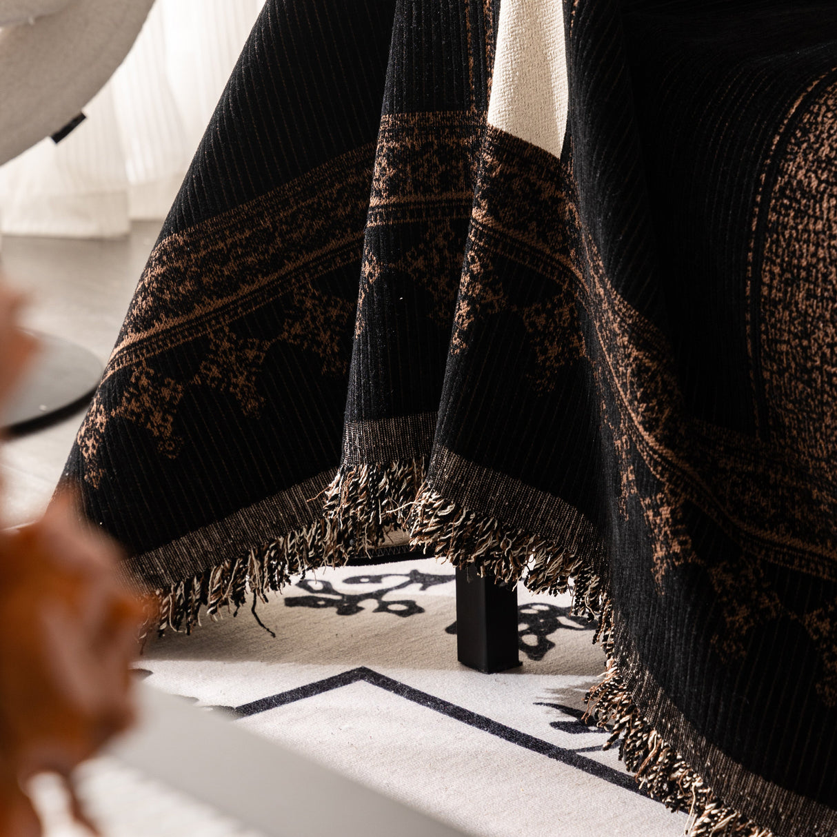 Jacquard Floral Band Sofa Cover with Tassels, Thick Textured Couch Throw Blanket