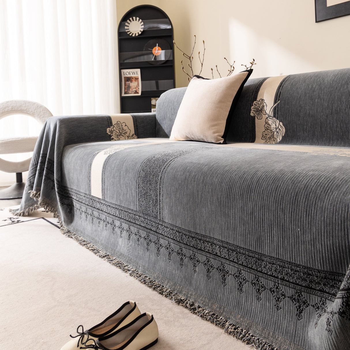 Jacquard Floral Band Sofa Cover with Tassels, Thick Textured Couch Throw Blanket