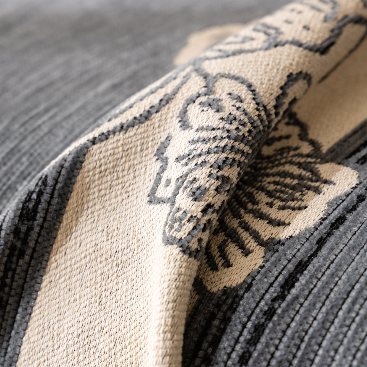 Jacquard Floral Band Sofa Cover with Tassels, Thick Textured Couch Throw Blanket