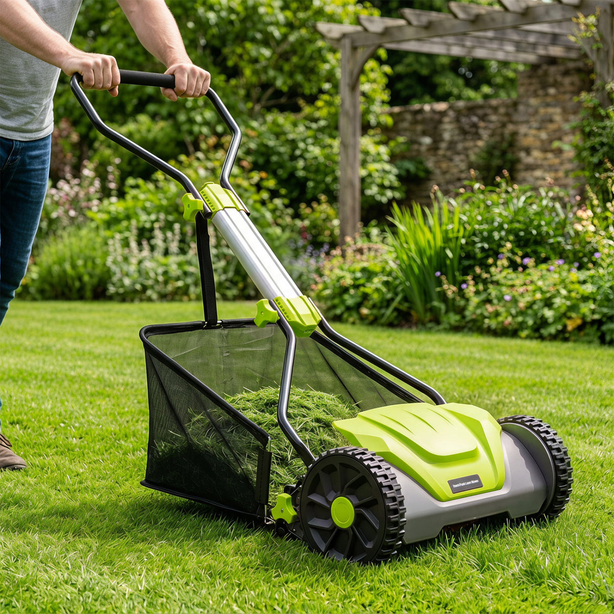 16 Inch Adjustable Cutting Heights 5-Blade Push Reel Lawn Mower with 8 Gal Removable Grass Catcher Bag-Green