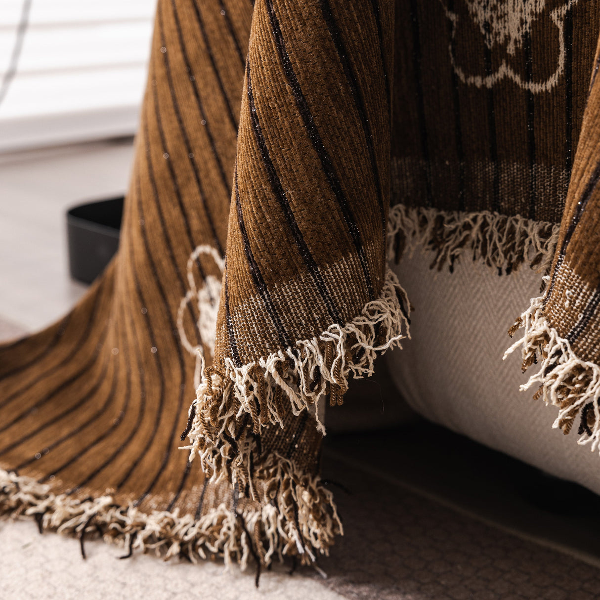 Chenille Camellia Floral Sofa Throw Cover Couch Blanket with Striped Jacquard