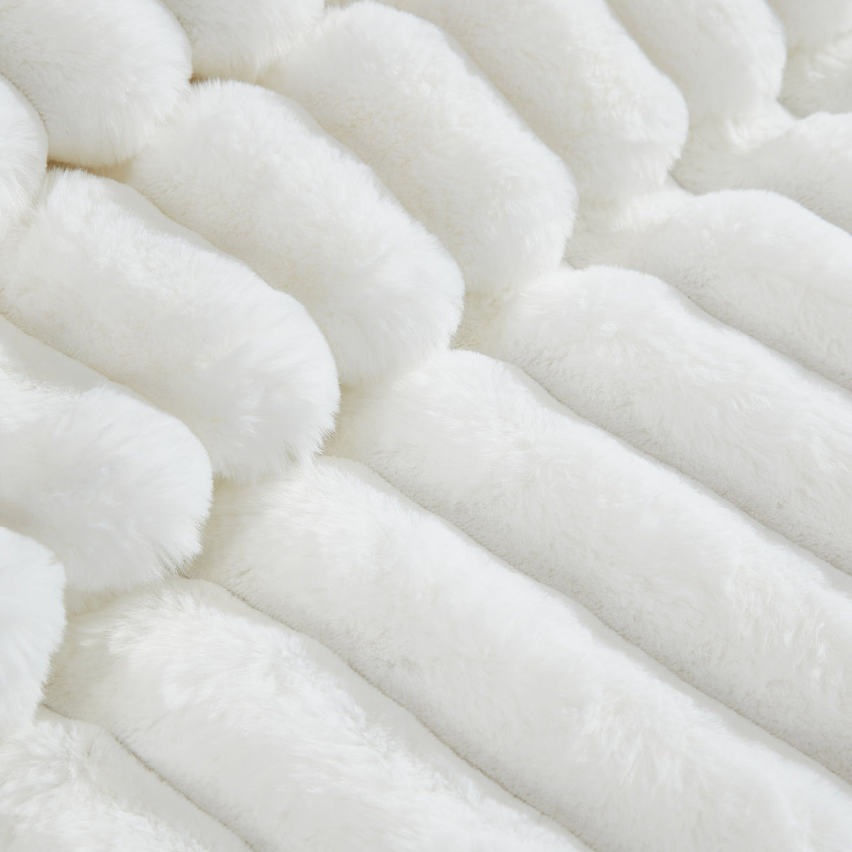 Everett 4-Piece White Micro Mink King Bedding Ensemble