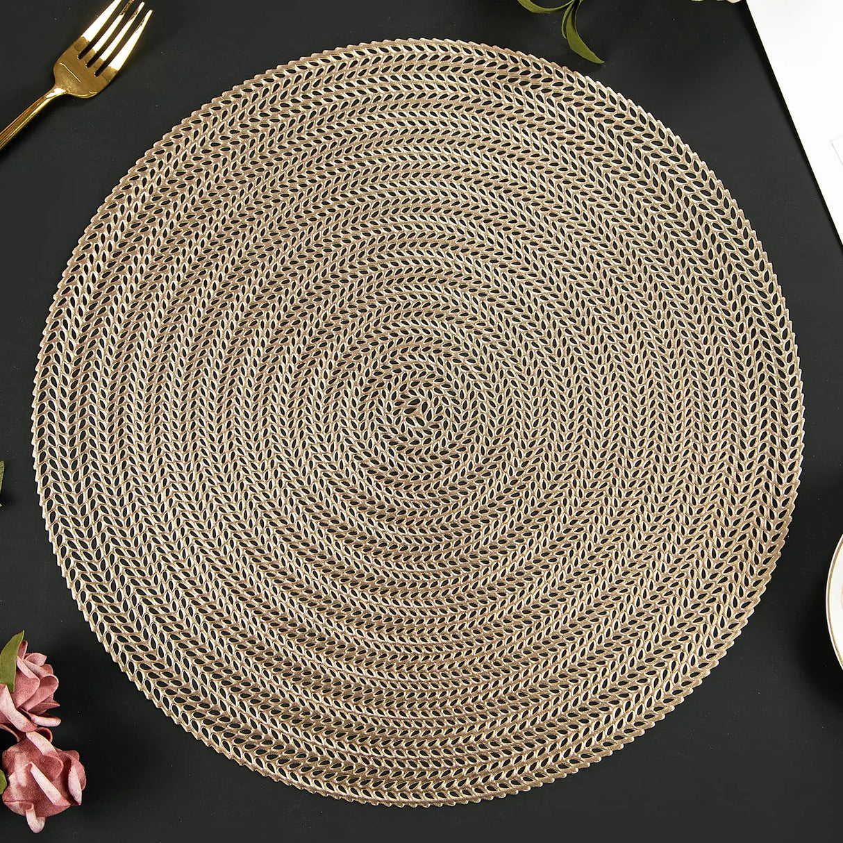 Mabbcoo Round Placemats Set of 4 15 Inch Vinyl Placemats Hollow Out Washable and Wipeable Gold Circle Place Mats Dining Table Mats for Anniversary Dinner Kitchen Decorations