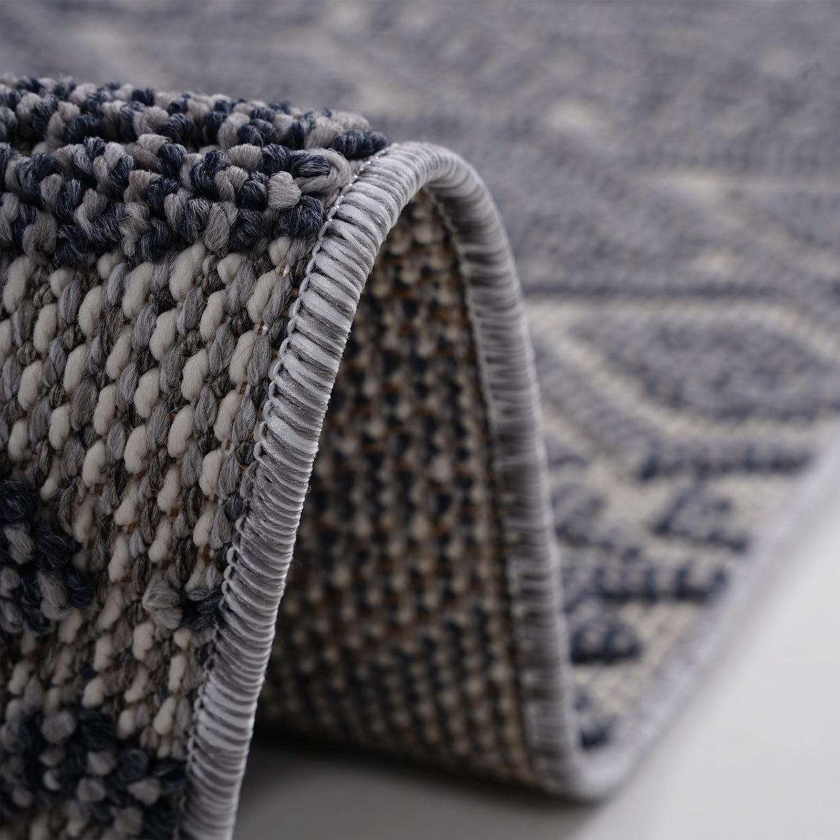 Guros - Trendy Traditional Indoor / Outdoor Rug by Couch.com