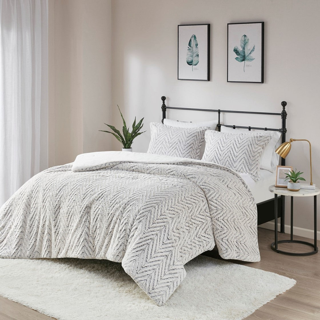 King/Cal King Ultra Plush Down Alternative Comforter Set