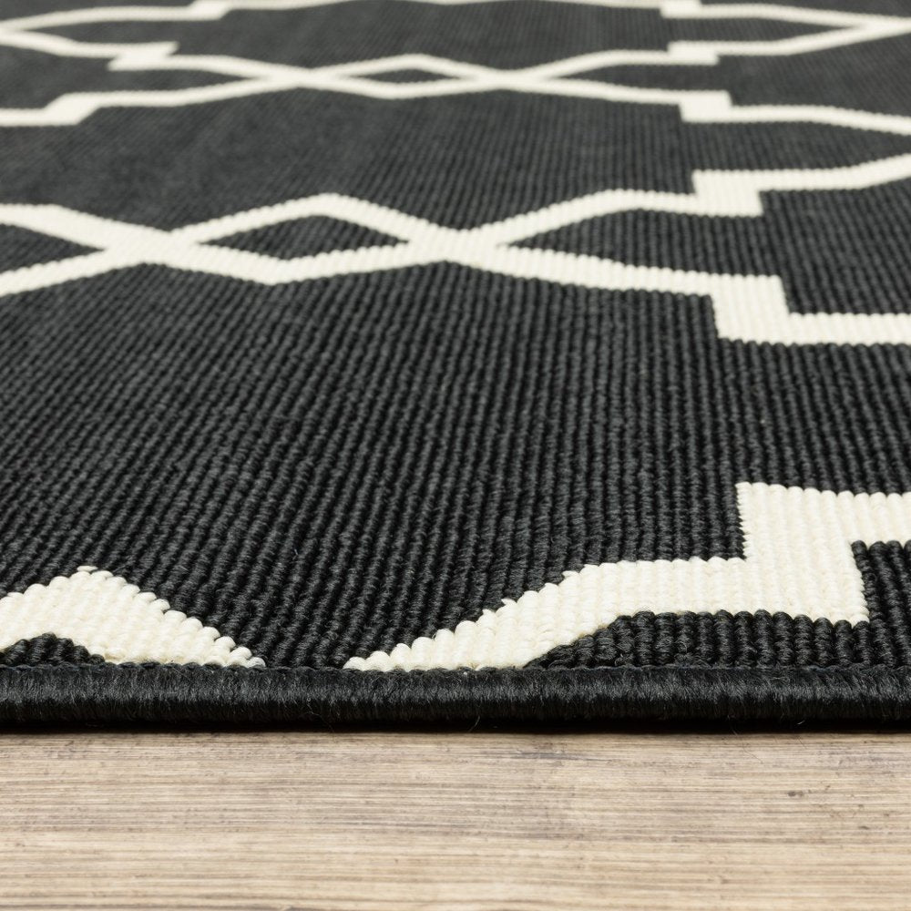 8' X 11' Black And Ivory Indoor Outdoor Area Rug