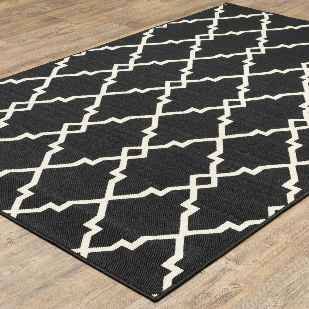 8' X 11' Black And Ivory Indoor Outdoor Area Rug