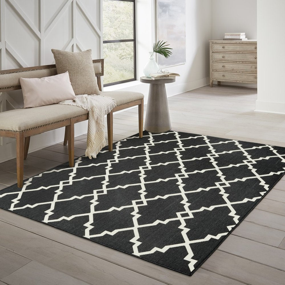 8' X 11' Black And Ivory Indoor Outdoor Area Rug