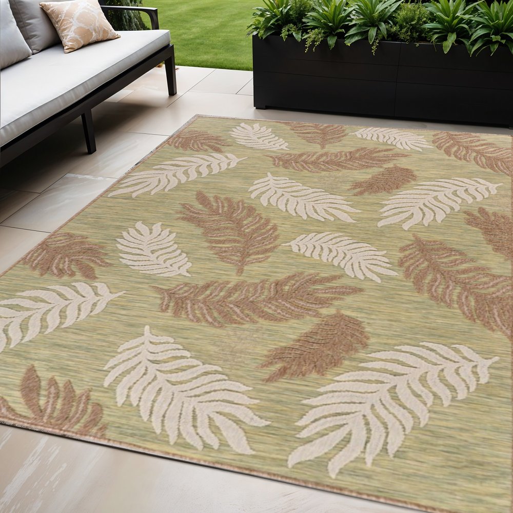 5' X 7' Green And Ivory Indoor Outdoor Area Rug