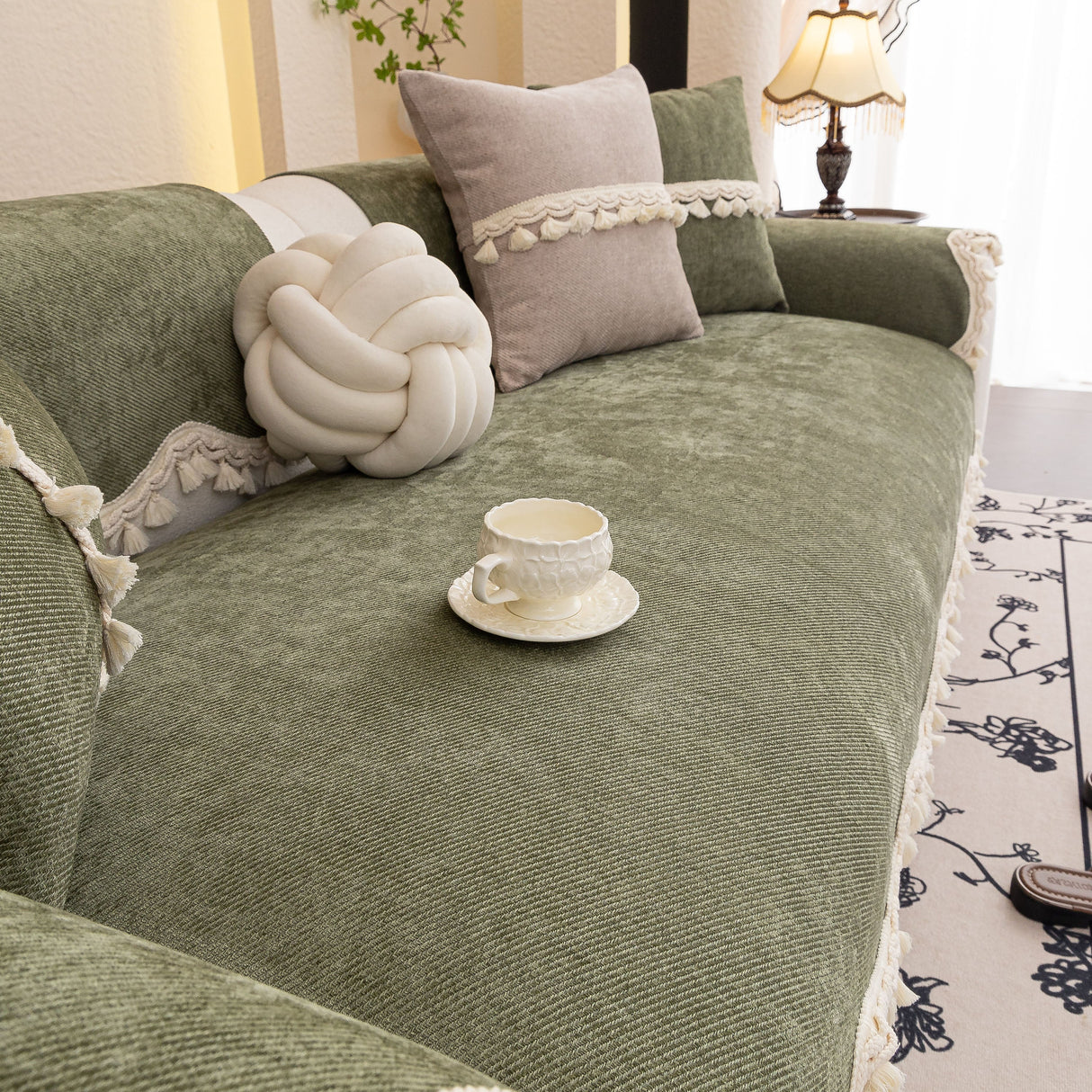 Chenille Sofa Cover Towel – Non-Slip, Washable Pets Couch Protector with Tassels
