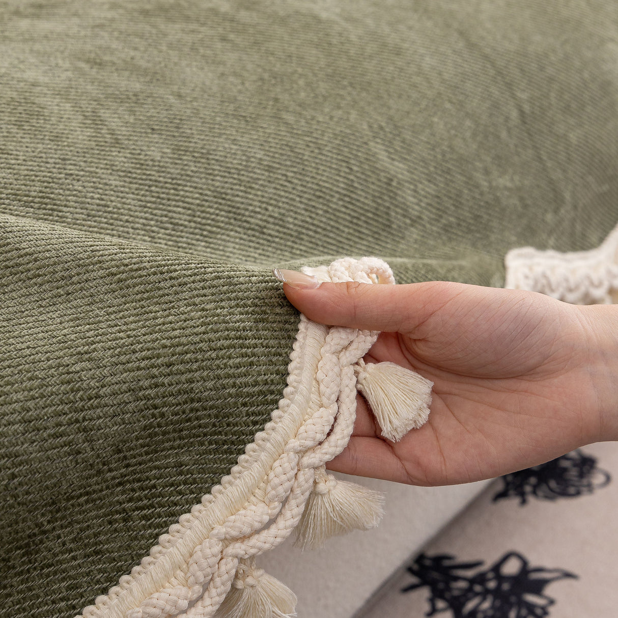 Chenille Sofa Cover Towel – Non-Slip, Washable Pets Couch Protector with Tassels