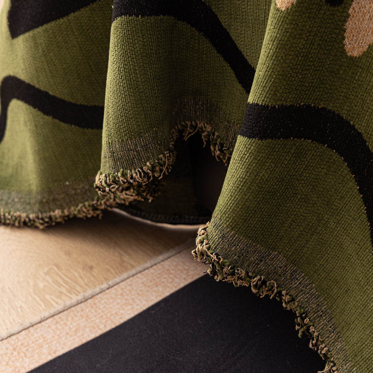 Boho Chic Woven Throw Blanket for Couch, Washable Couch Cover for Pets, Dogs, Cats