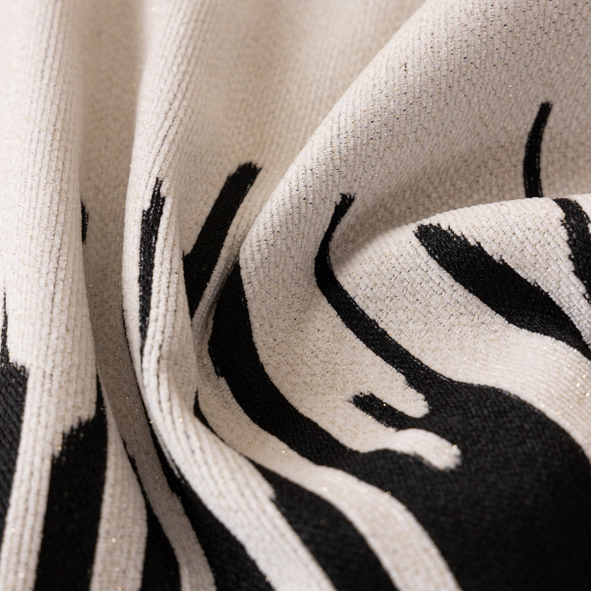 Luxury Throws for Sofas, Versatile Slipcovers & Sofa Covers for Couches and Chairs