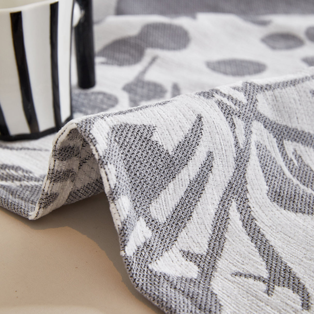 Dandelion Blanket Throw for Sofas Chenille Furniture Couch Cover, Couch Cushion Cover for Kids, Pets