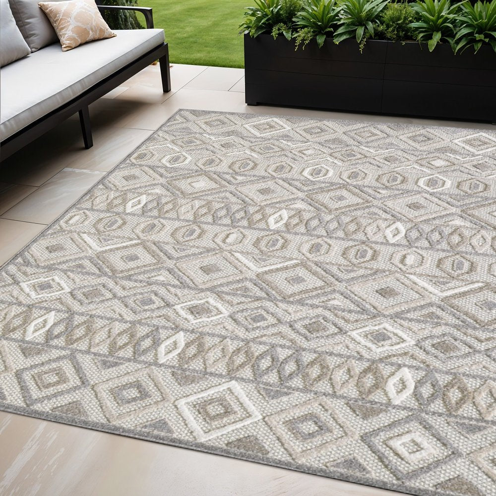 5' X 7' Gray And Ivory Southwestern Stain Resistant Indoor Outdoor Area Rug