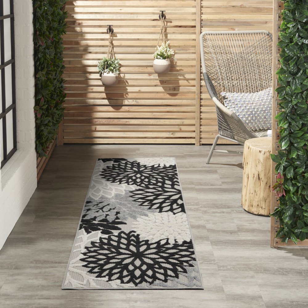 8' Black And White Indoor Outdoor Runner Rug