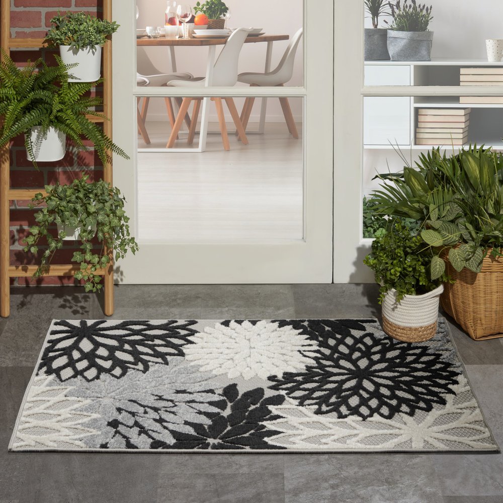 3' X 4' Black And White Indoor Outdoor Area Rug