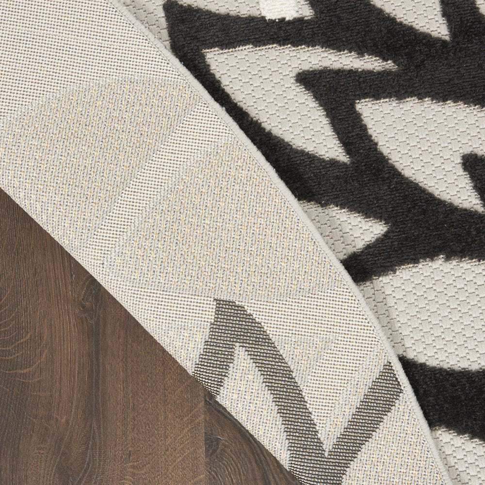 8' X 8' Black And White Indoor Outdoor Area Rug