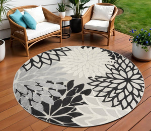 8' X 8' Black And White Indoor Outdoor Area Rug