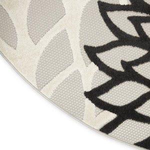 8' X 8' Black And White Indoor Outdoor Area Rug